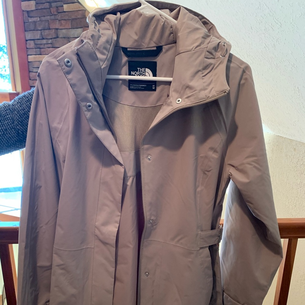 NWOT. Women’s North Face rain jacket